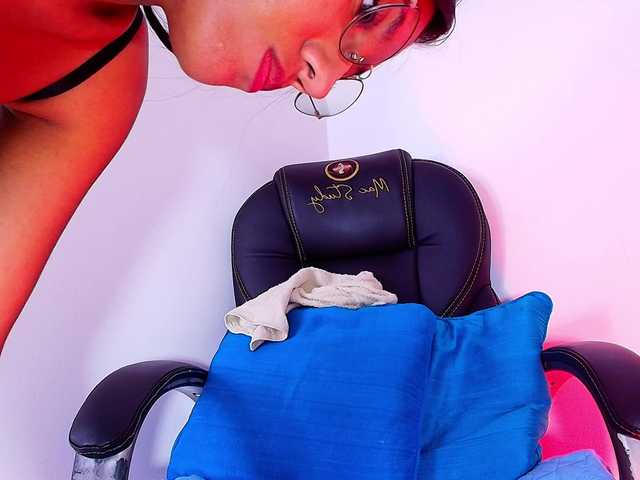 naomi-k live cam on BongaCams