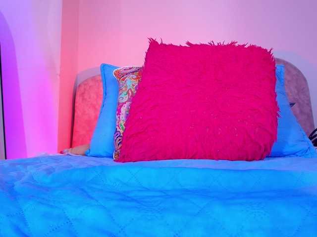 naomi-k live cam on BongaCams