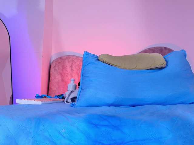 naomi-k live cam on BongaCams