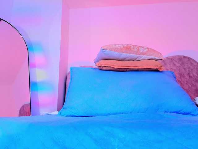 naomi-k live cam on BongaCams