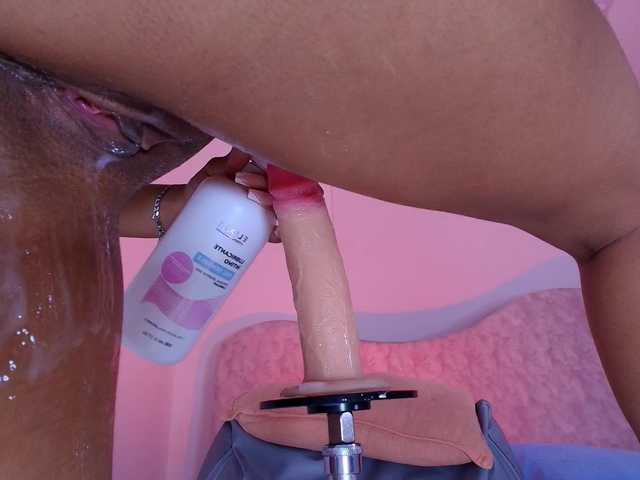 naomi-k live cam on BongaCams