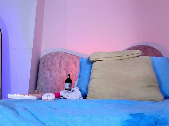 naomi-k live cam on BongaCams