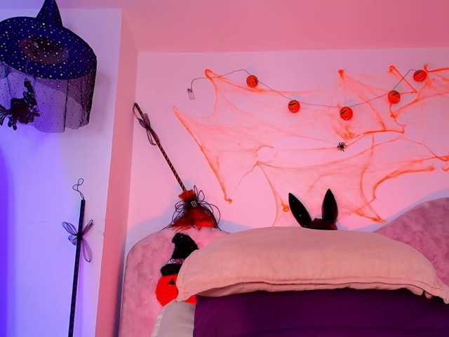 naomi-k live cam on BongaCams