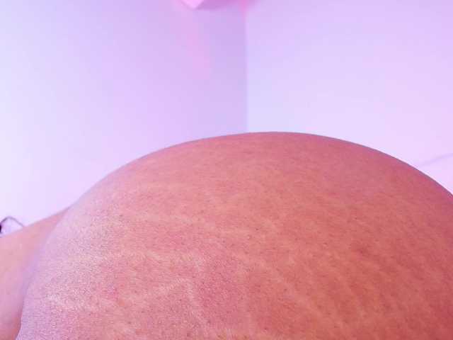 naomi-k live cam on BongaCams
