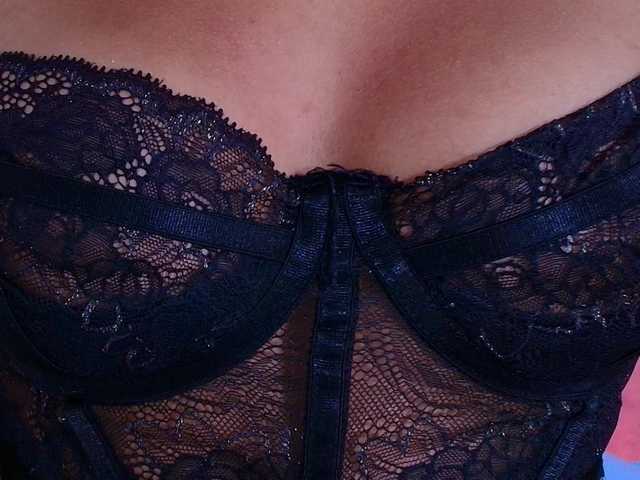 naomi-k live cam on BongaCams