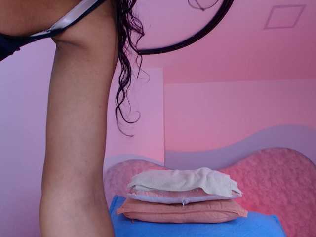naomi-k live cam on BongaCams