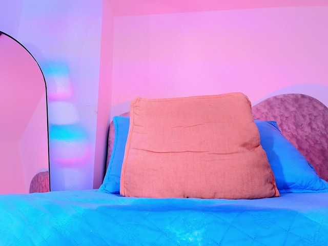 naomi-k live cam on BongaCams