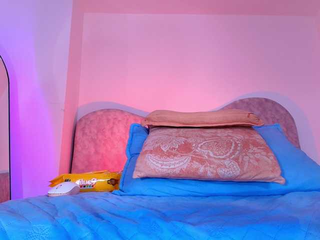 naomi-k live cam on BongaCams