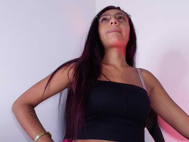 naomi-k live cam on BongaCams
