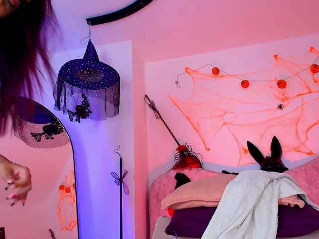 naomi-k live cam on BongaCams