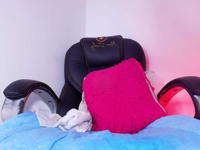 naomi-k live cam on BongaCams