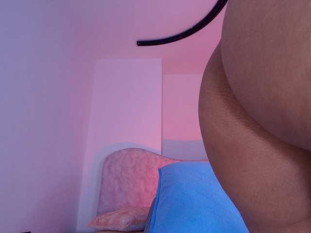 naomi-k live cam on BongaCams