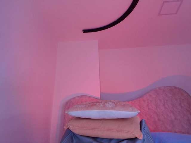 naomi-k live cam on BongaCams