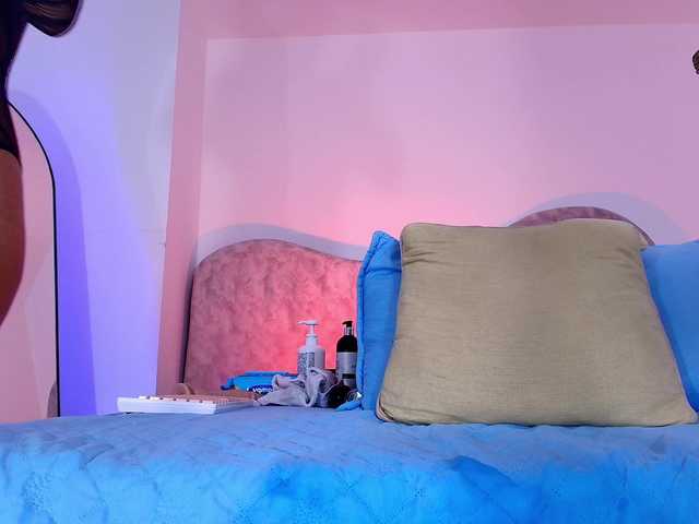 naomi-k live cam on BongaCams