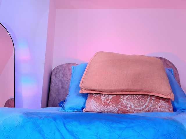 naomi-k live cam on BongaCams