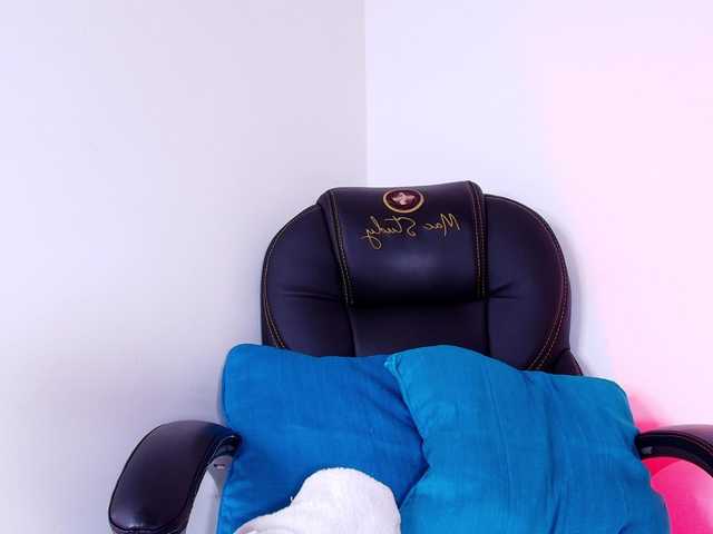 naomi-k live cam on BongaCams