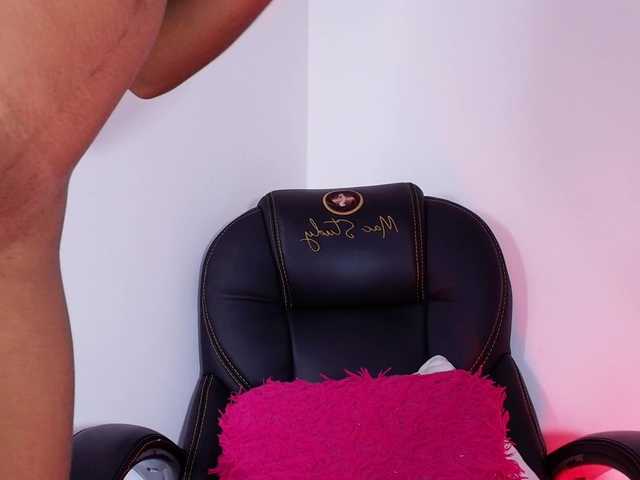 naomi-k live cam on BongaCams