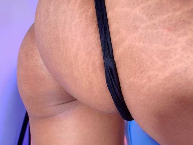 naomi-k live cam on BongaCams