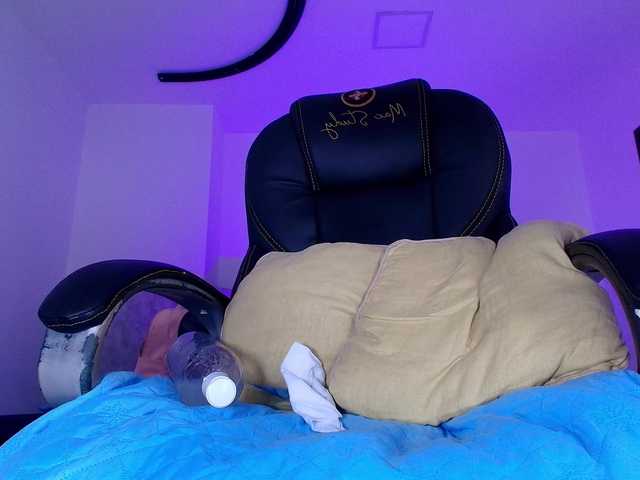 naomi-k's BongaCams show and profile