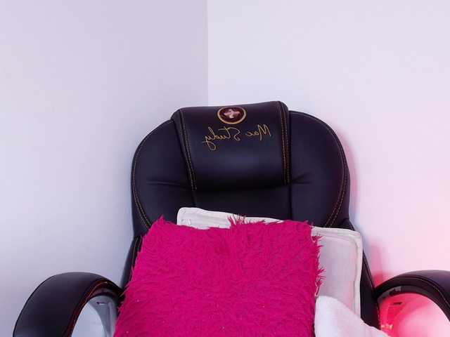 naomi-k live cam on BongaCams
