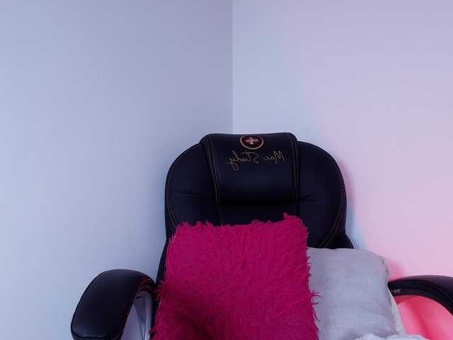 naomi-k live cam on BongaCams