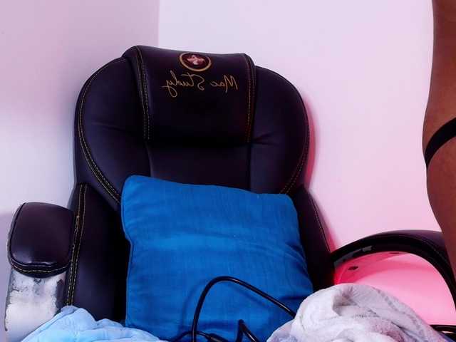 naomi-k live cam on BongaCams