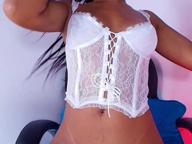 naomi-k live cam on BongaCams