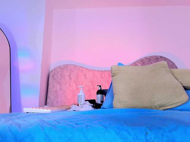 naomi-k live cam on BongaCams