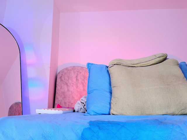 naomi-k live cam on BongaCams