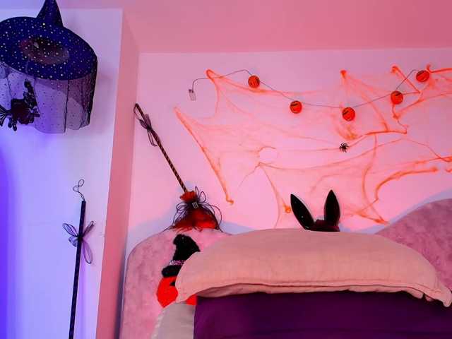 naomi-k live cam on BongaCams