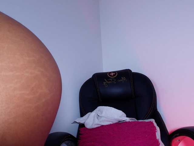 naomi-k live cam on BongaCams