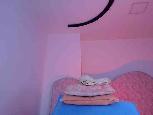 naomi-k webcam
