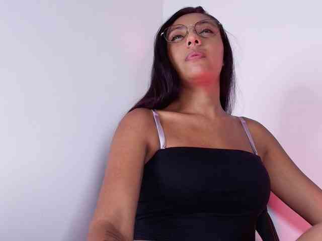 naomi-k webcam