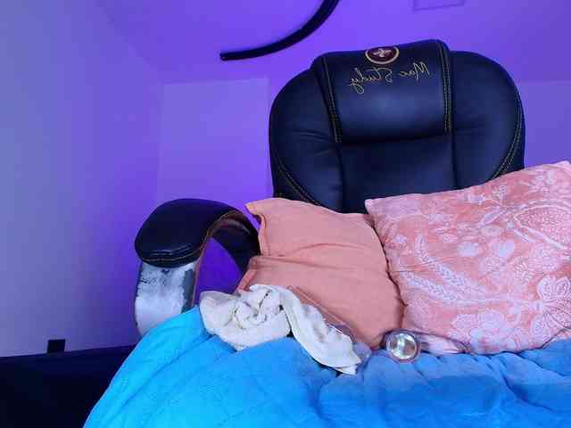 naomi-k webcam