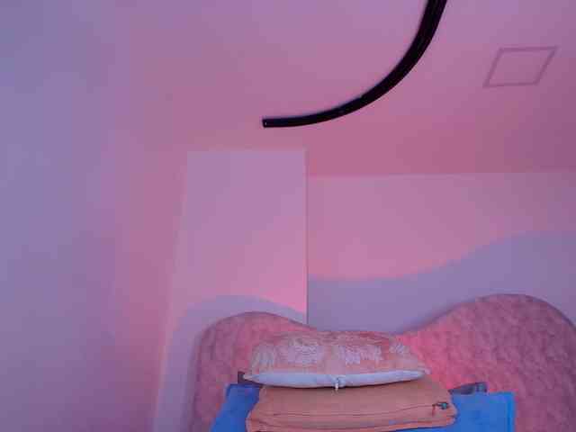 naomi-k webcam