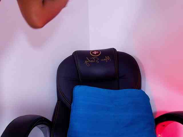 naomi-k webcam