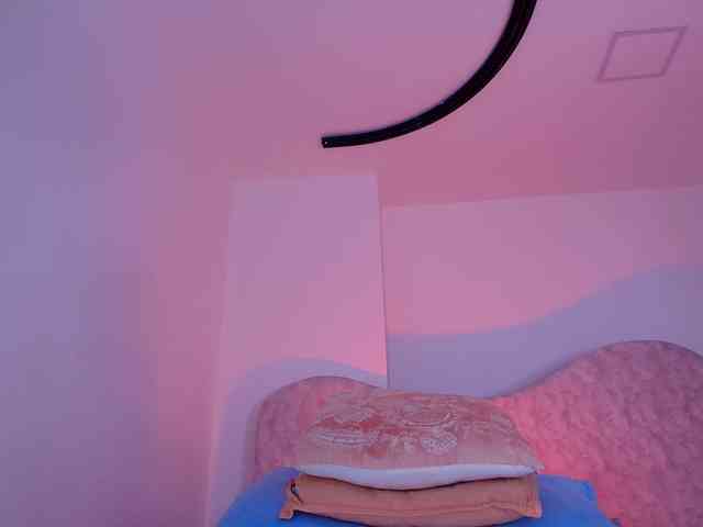naomi-k webcam