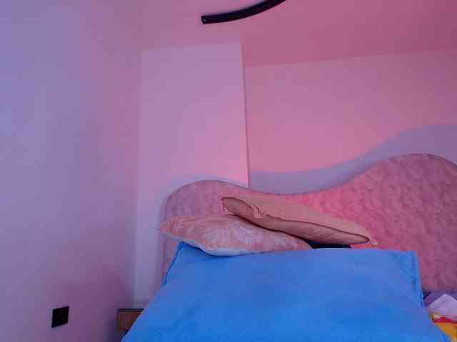 naomi-k webcam