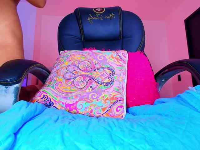 naomi-k webcam