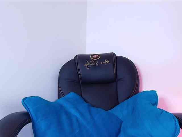 naomi-k webcam