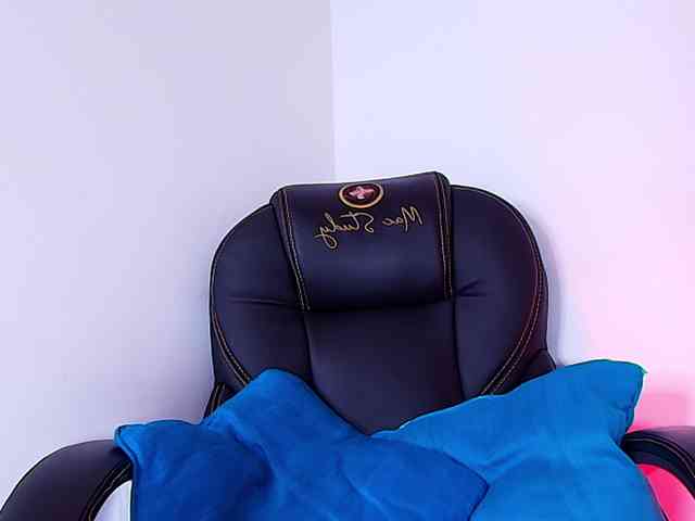 naomi-k webcam