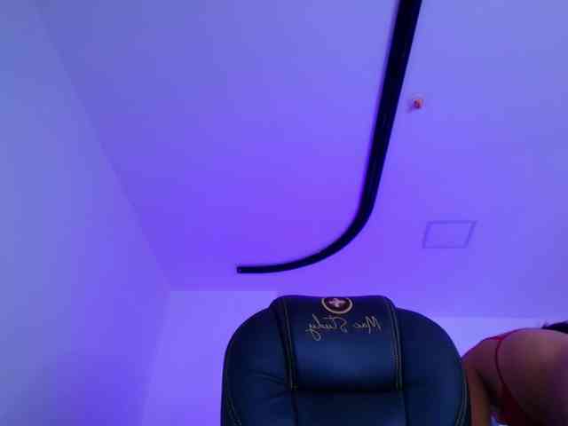 naomi-k webcam