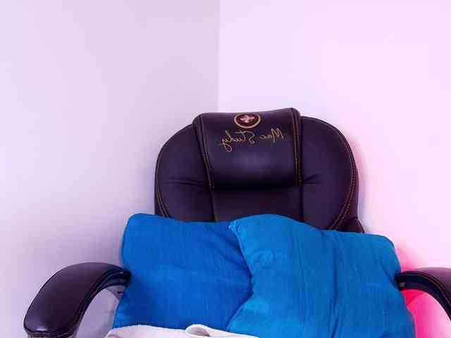 naomi-k webcam