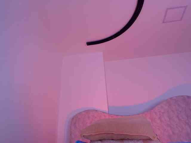 naomi-k webcam