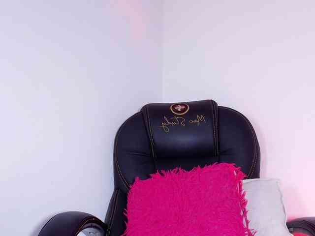 naomi-k webcam