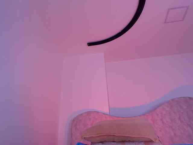 naomi-k webcam