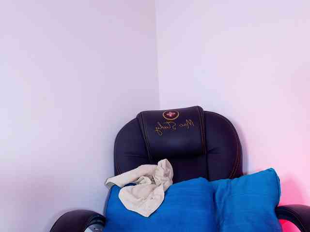 naomi-k webcam