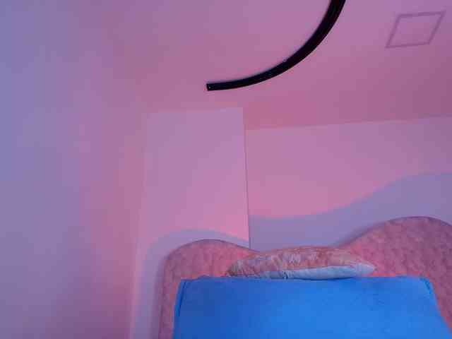 naomi-k webcam