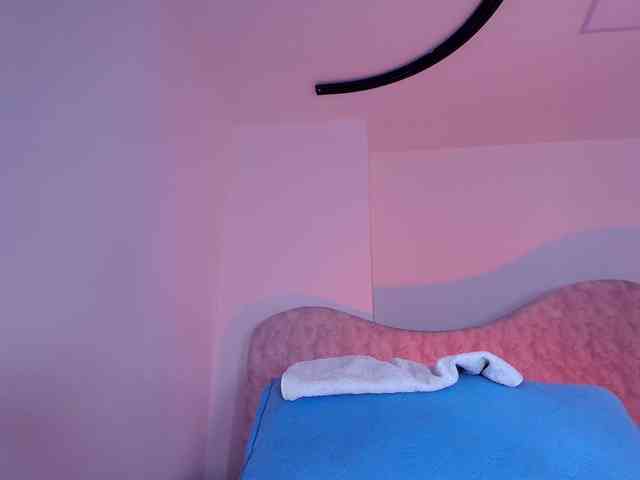 naomi-k webcam