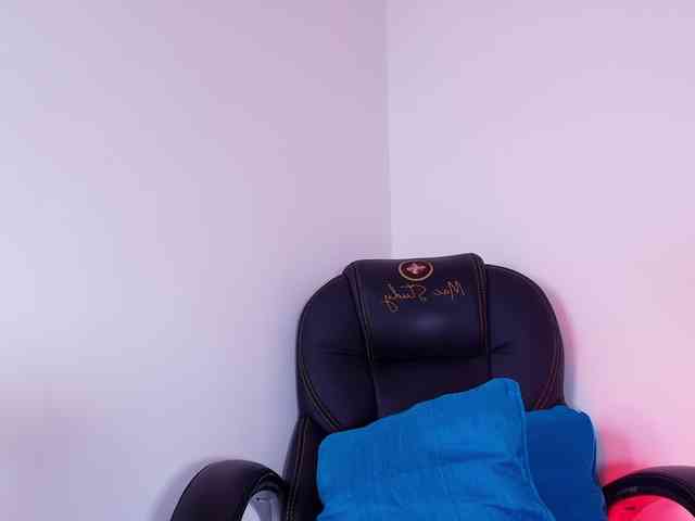 naomi-k webcam